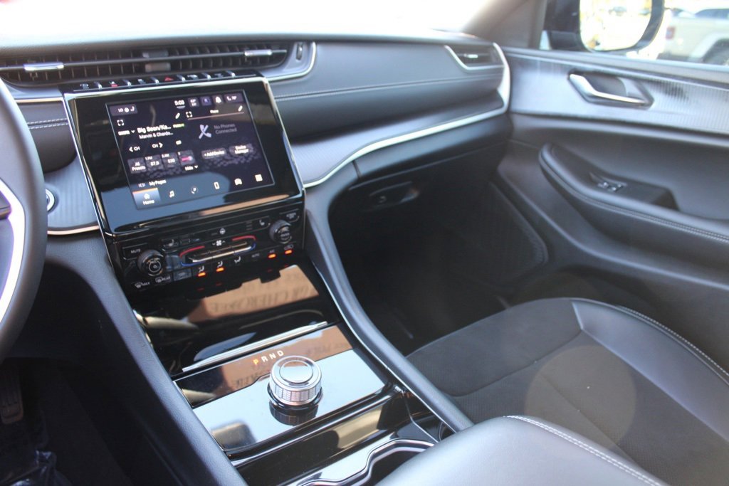 Used 2023 Jeep Grand Cherokee Altitude image 10