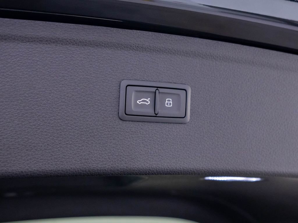 Used 2024 Audi Q5 e Premium Plus AWD/4WD image 35