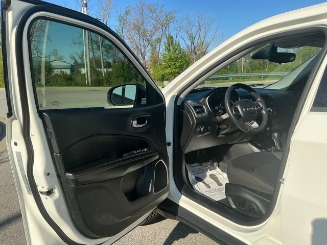 Used 2018 Jeep Compass Sport AWD/4WD image 15