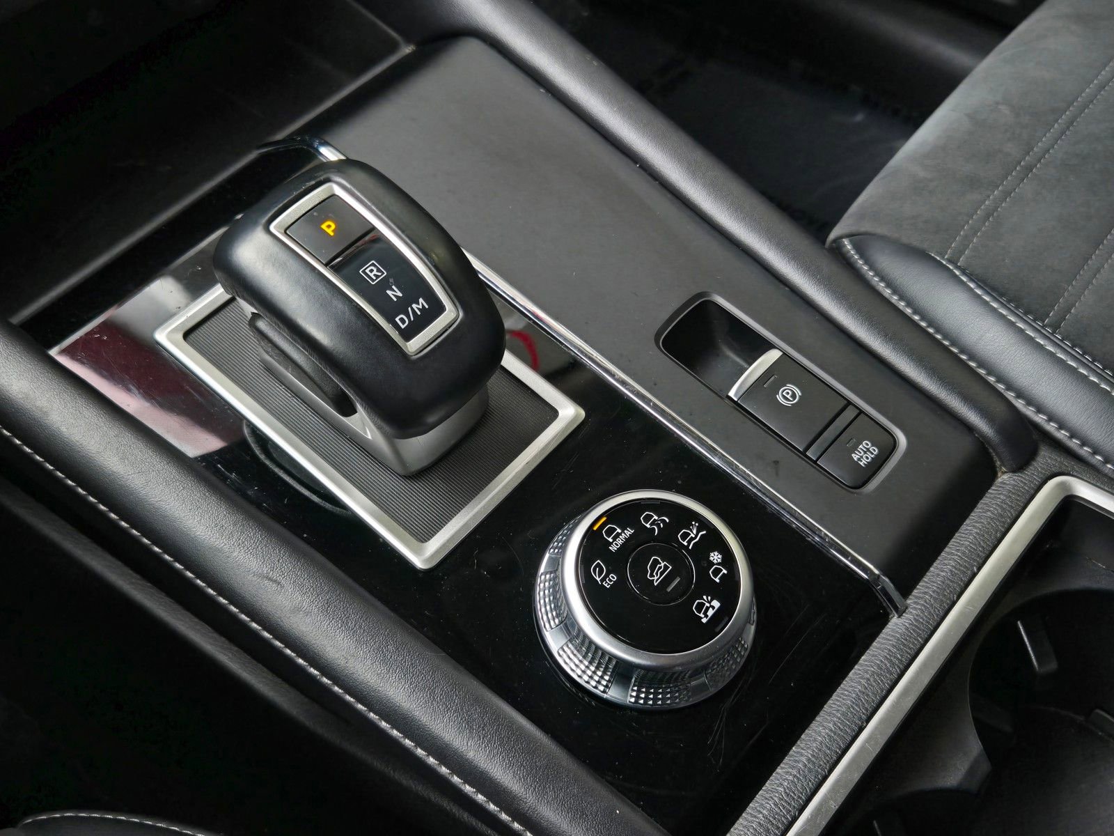 Used 2024 Mitsubishi Outlander SE Black Edition image 18