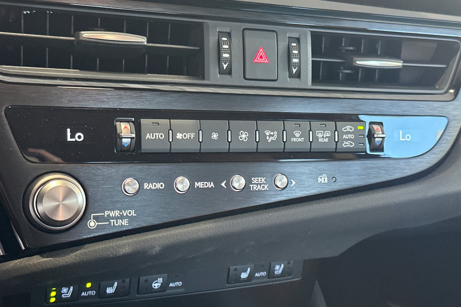 Certified 2024 Lexus ES 300h w/ Premium Package FWD image 24