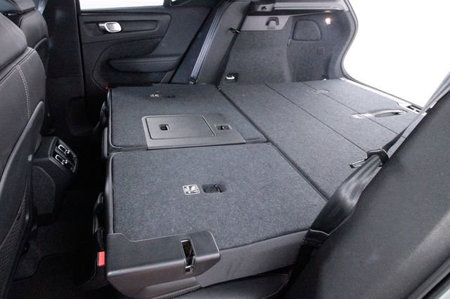Certified 2025 Volvo XC40 B5 Ultra w/ Protection Package Premier AWD/4WD image 40