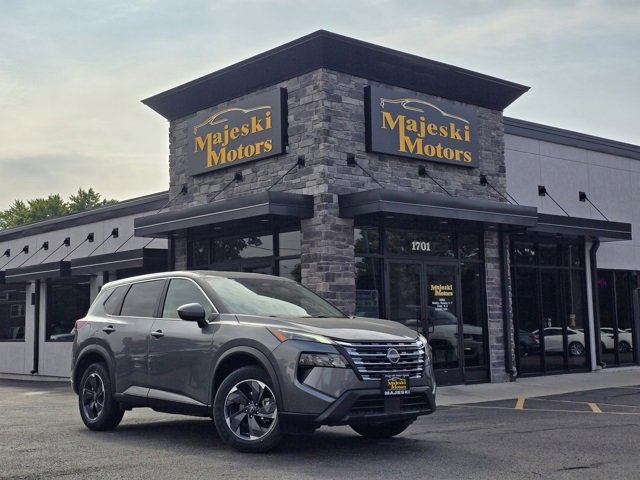 Used 2024 Nissan Rogue SV