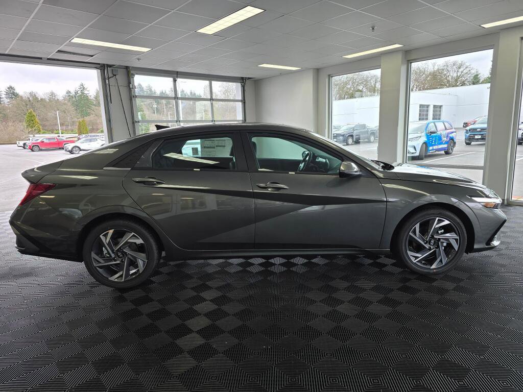 New 2026 Hyundai Elantra Limited FWD image 2