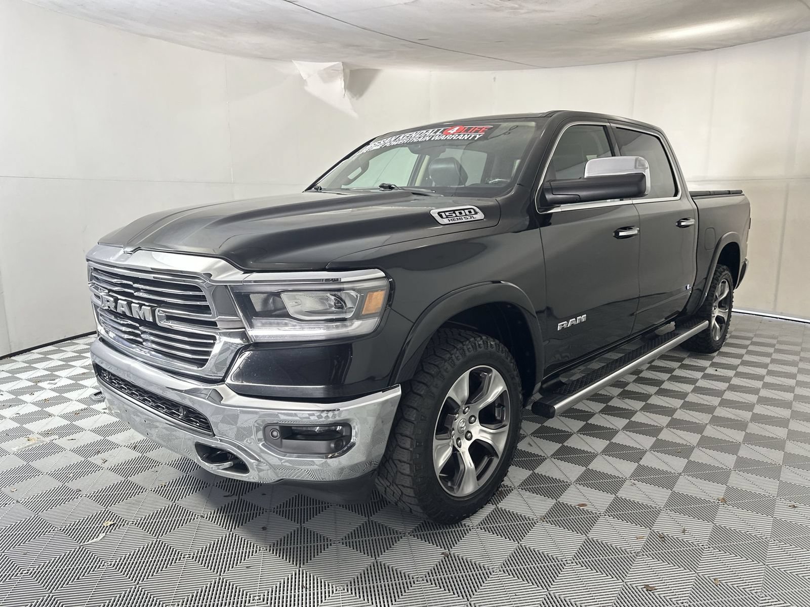 Used 2019 RAM 1500 Laramie AWD/4WD image 4