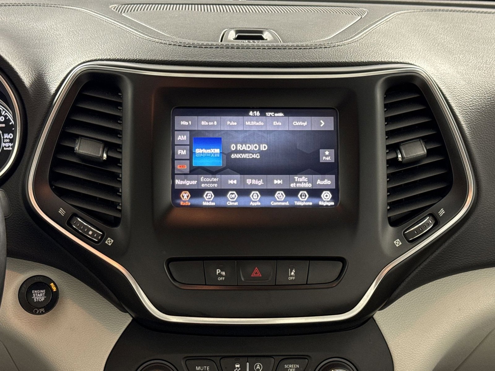 Used 2020 Jeep Cherokee Latitude Lux w/ Comfort/Convenience Group AWD/4WD image 18