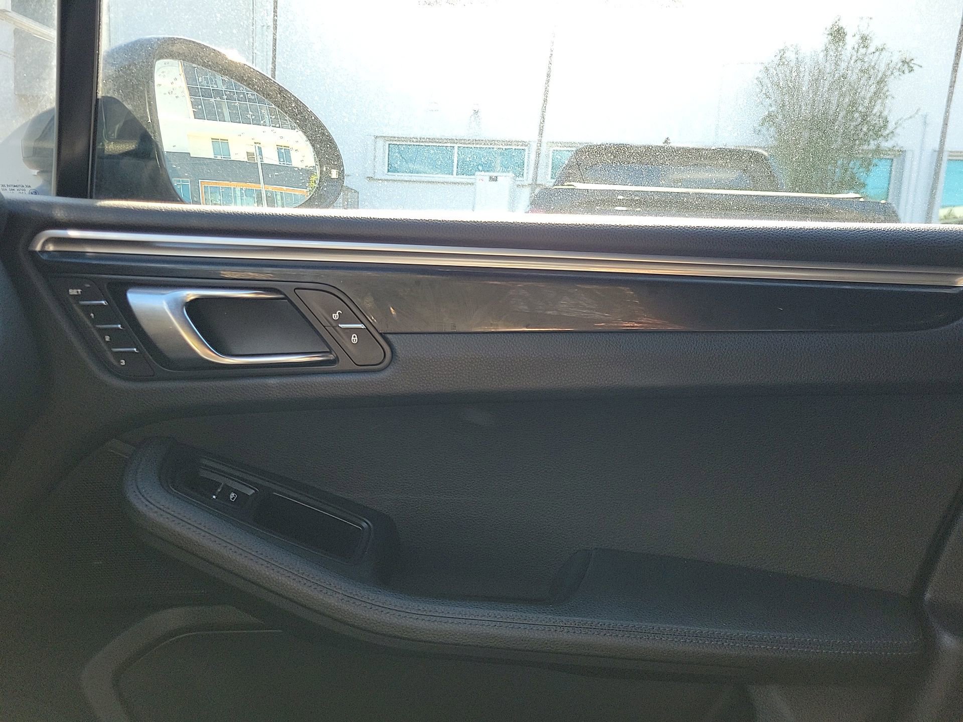 Used 2018 Porsche Macan S image 32