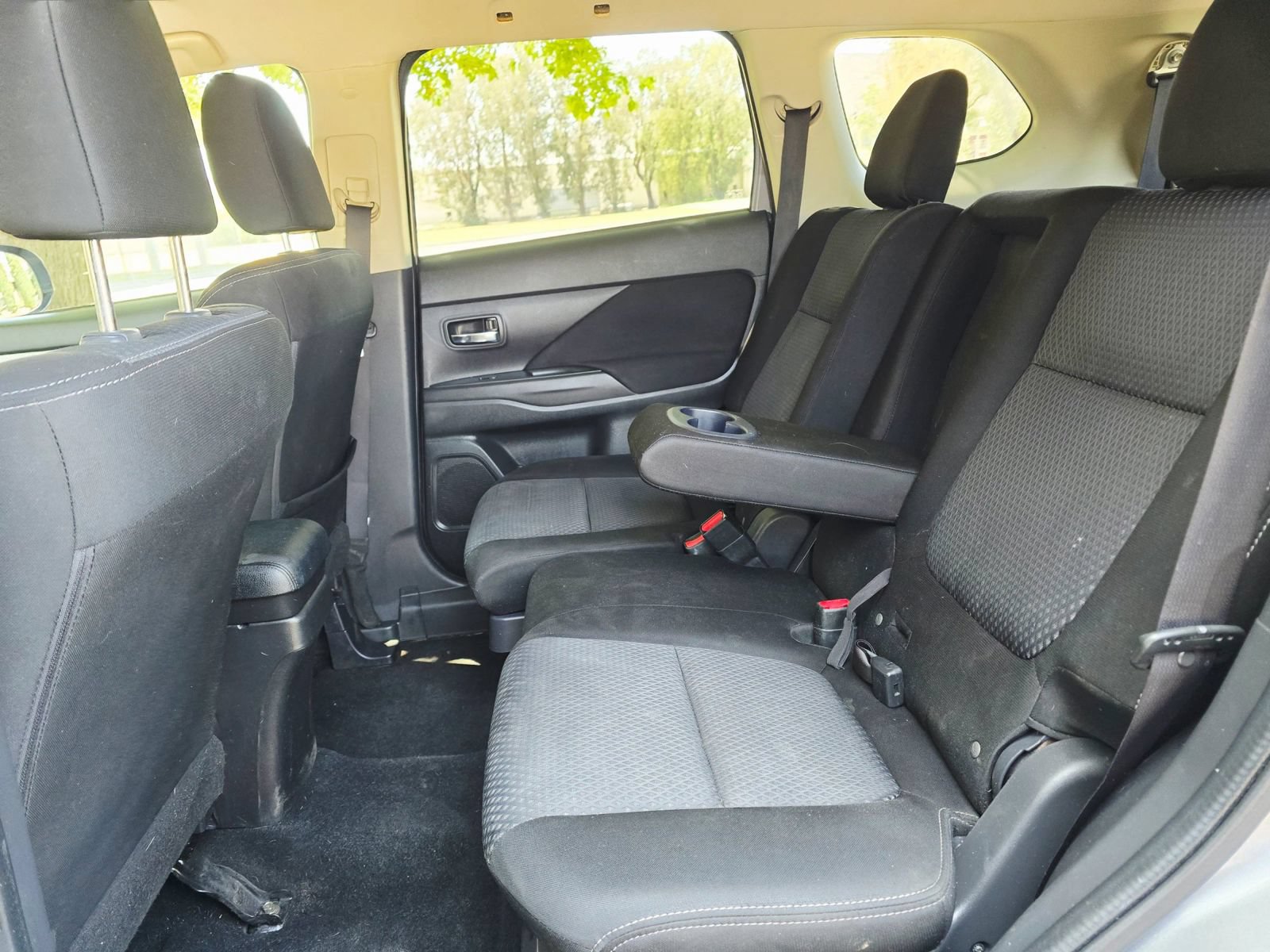 Used 2018 Mitsubishi Outlander SE FWD image 36
