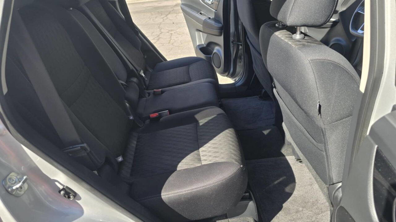 Used 2018 Nissan Rogue SV image 15
