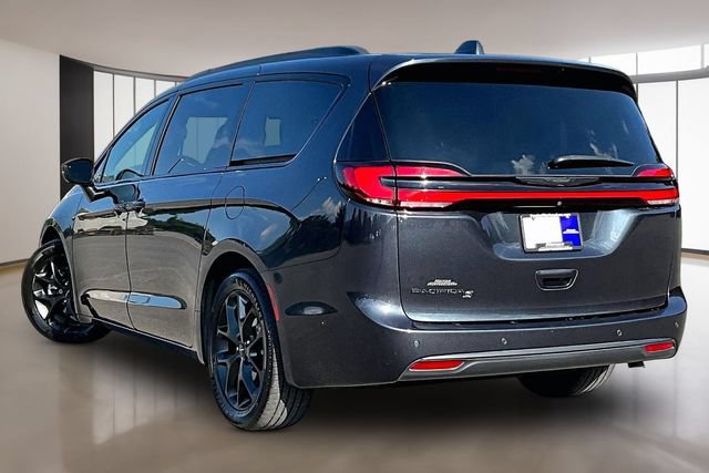 Used 2021 Chrysler Pacifica Touring-L w/ Uconnect Theater Family Group FWD image 4