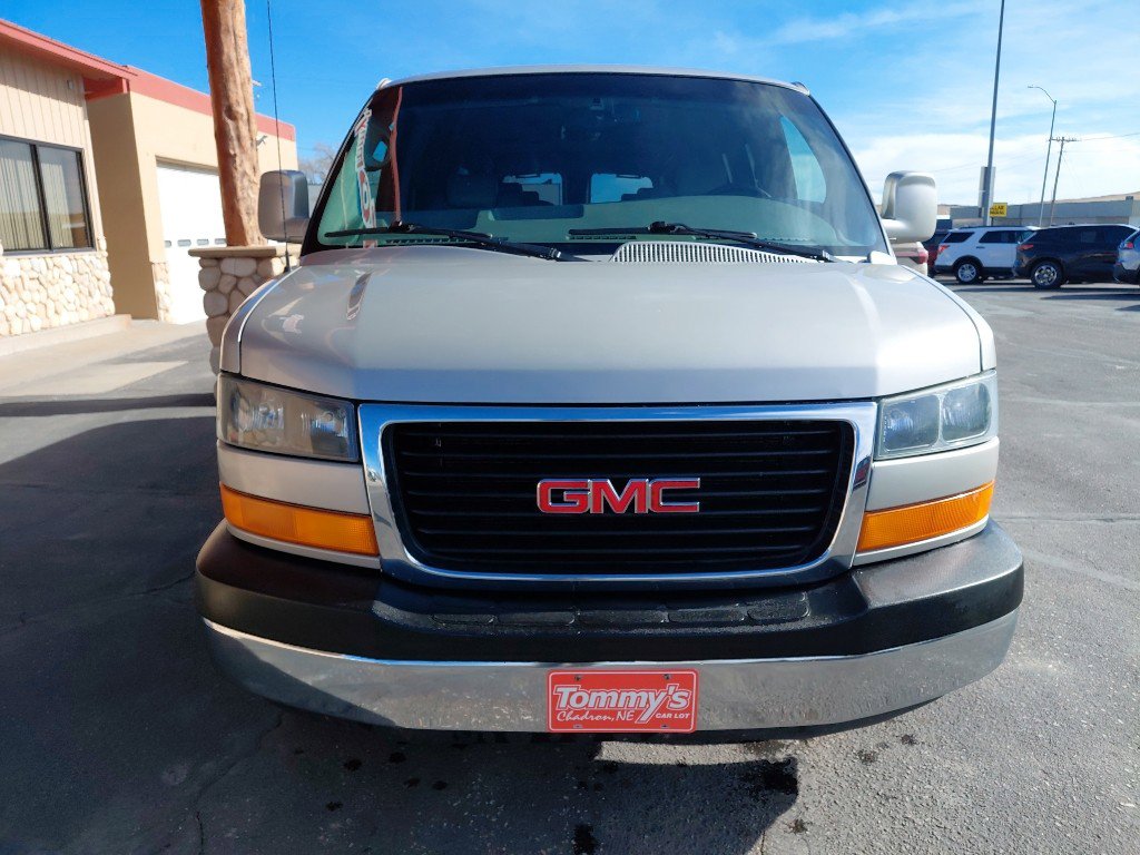 Used 2005 GMC Savana 1500 AWD w/ Preferred Equipment Group image 2