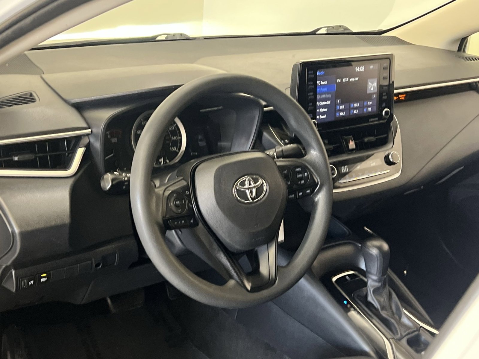 Used 2022 Toyota Corolla LE image 14