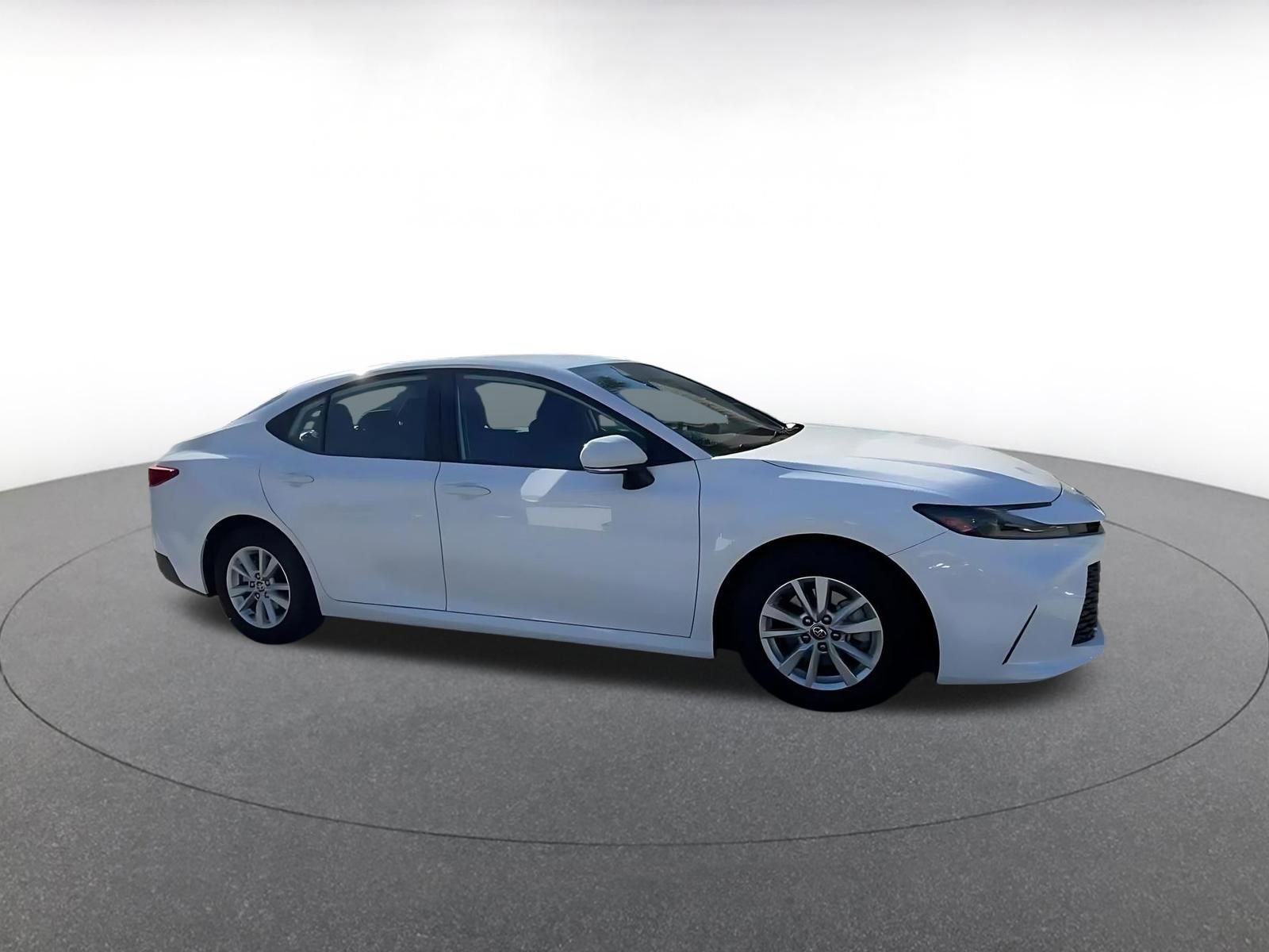 Used 2025 Toyota Camry LE image 2