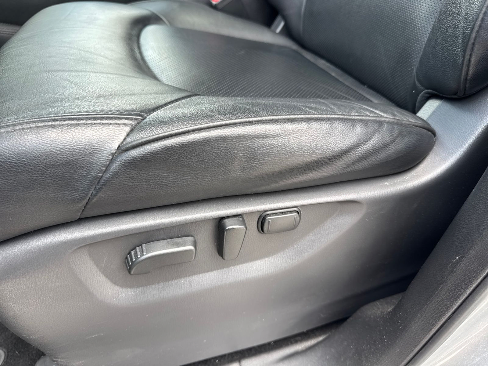 Used 2024 Nissan Armada SL w/ Captain's Chairs Package AWD/4WD image 32