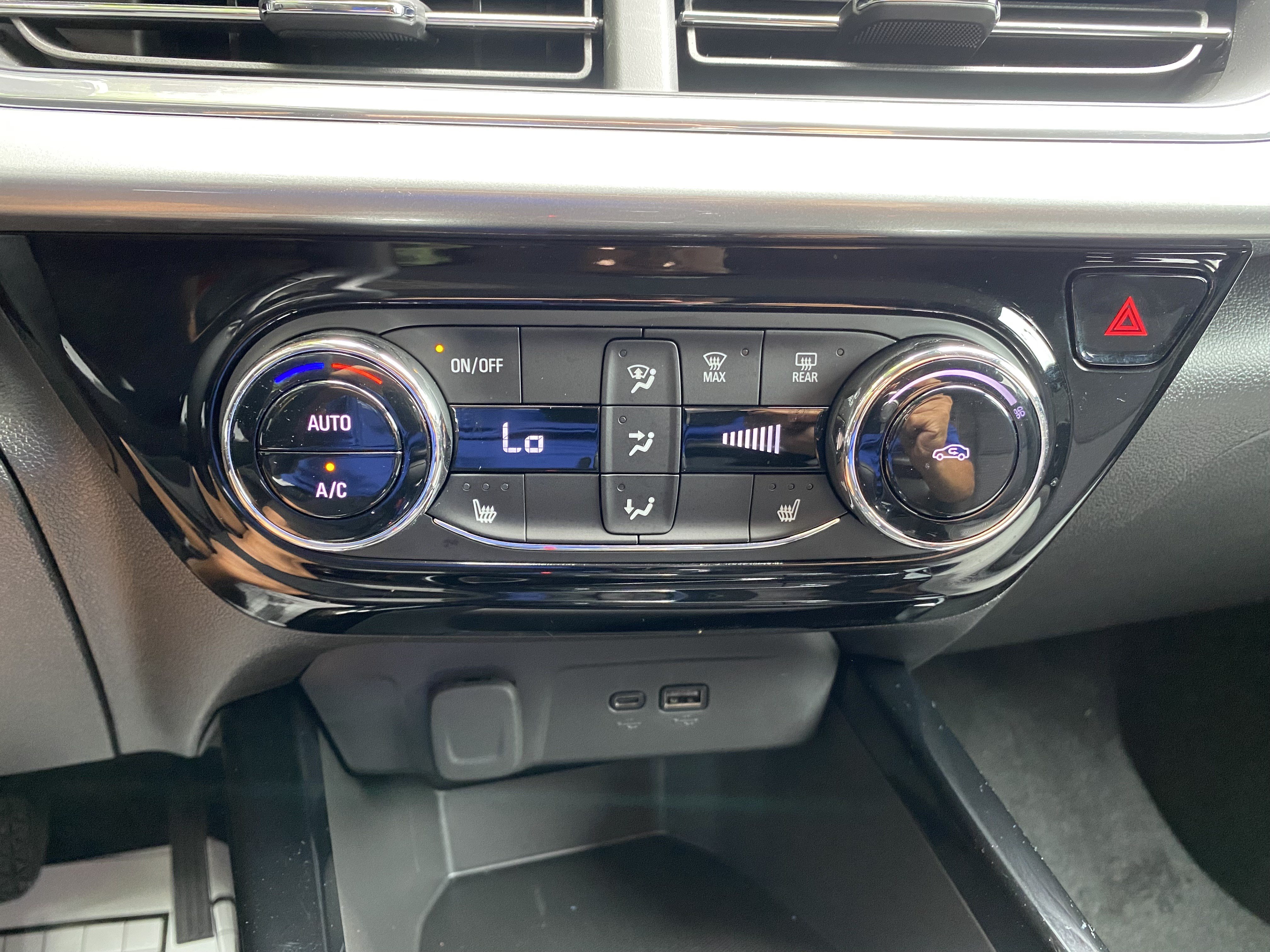 Used 2025 Chevrolet Trax LT w/ Driver Confidence Package FWD image 28