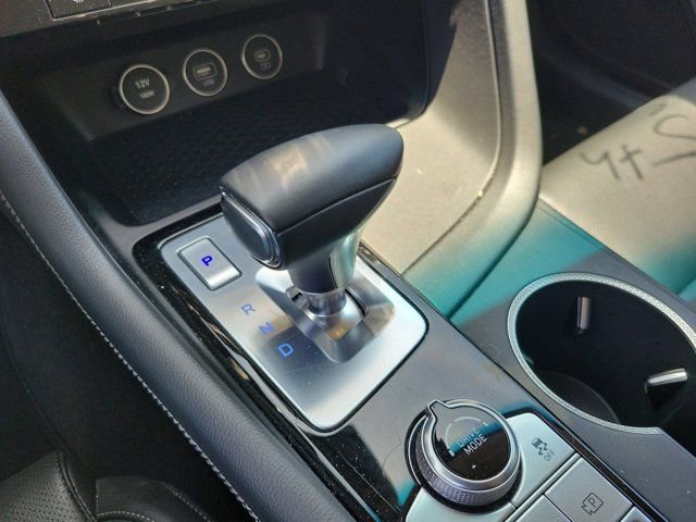 Used 2025 Genesis G70 2.5T image 9