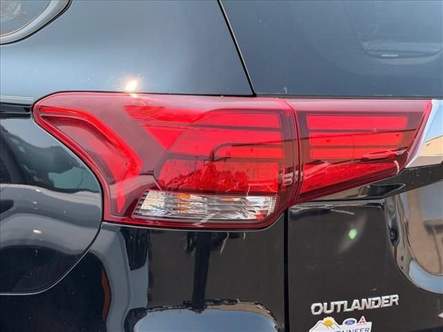 Used 2020 Mitsubishi Outlander ES AWD/4WD image 9