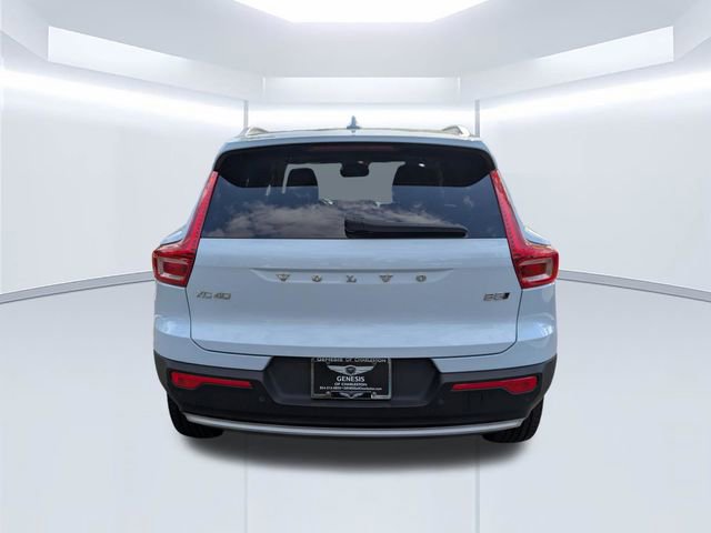 Used 2024 Volvo XC40 B5 Plus image 5