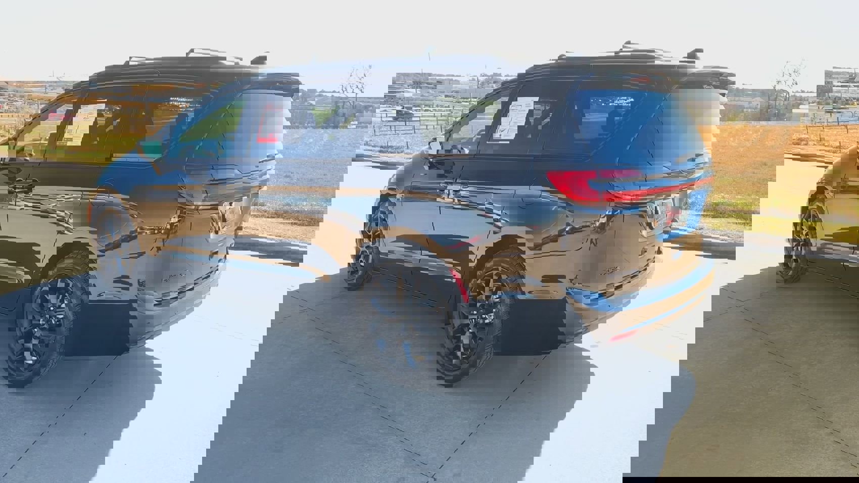 Used 2025 Chrysler Pacifica Limited image 7