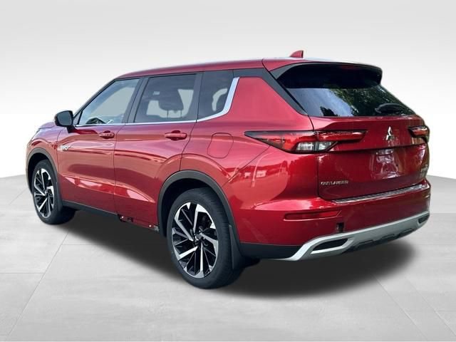 Used 2023 Mitsubishi Outlander 4WD Plug-In Hybrid image 3