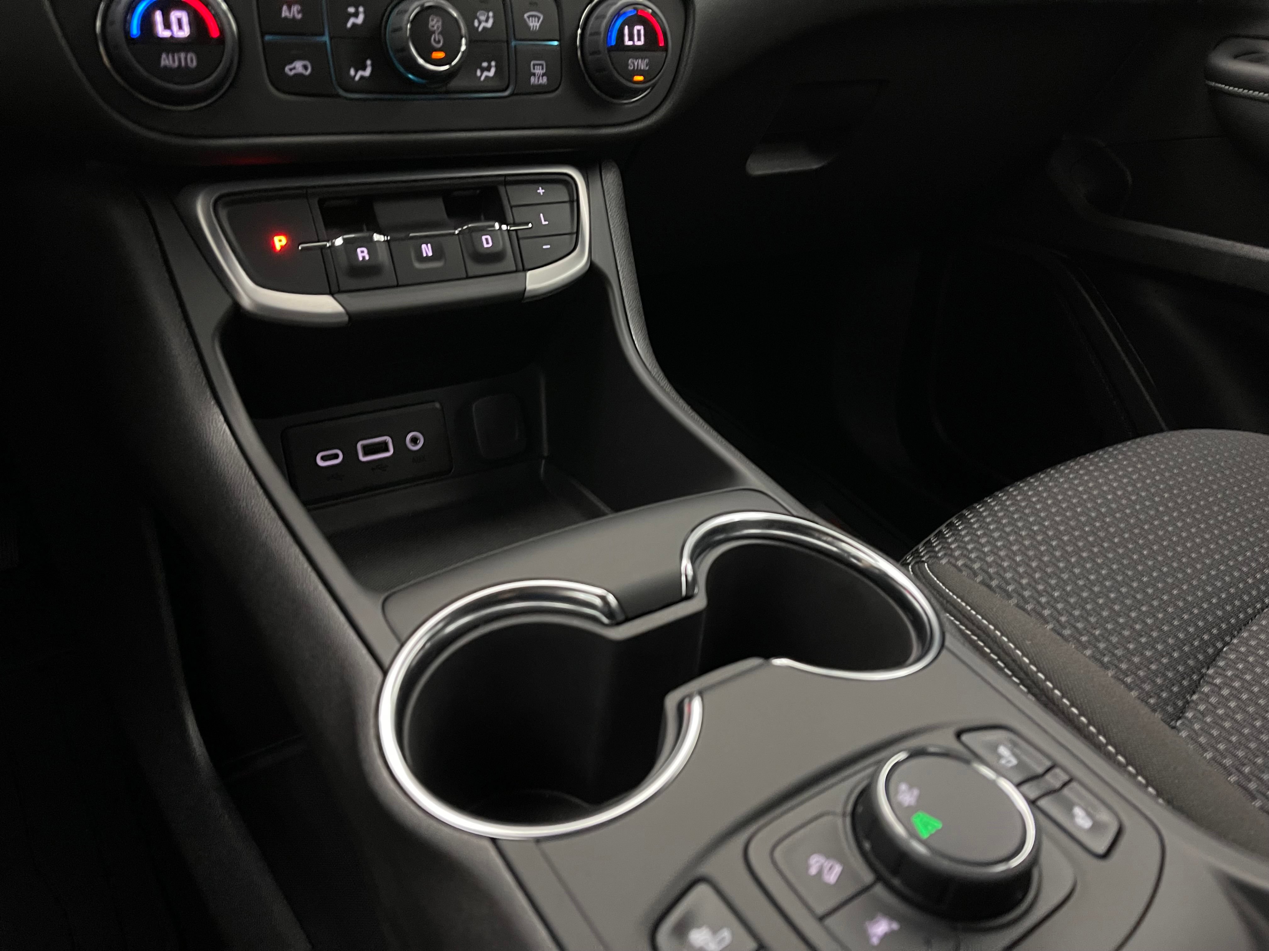 Used 2024 GMC Terrain SLE w/ Driver Convenience Package FWD image 26