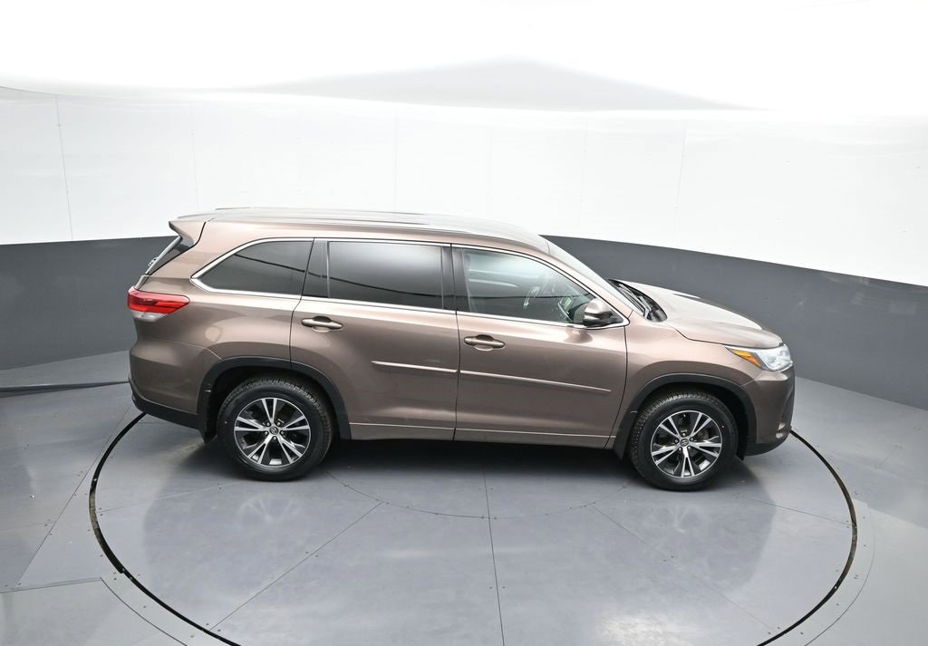 Certified 2018 Toyota Highlander LE image 37
