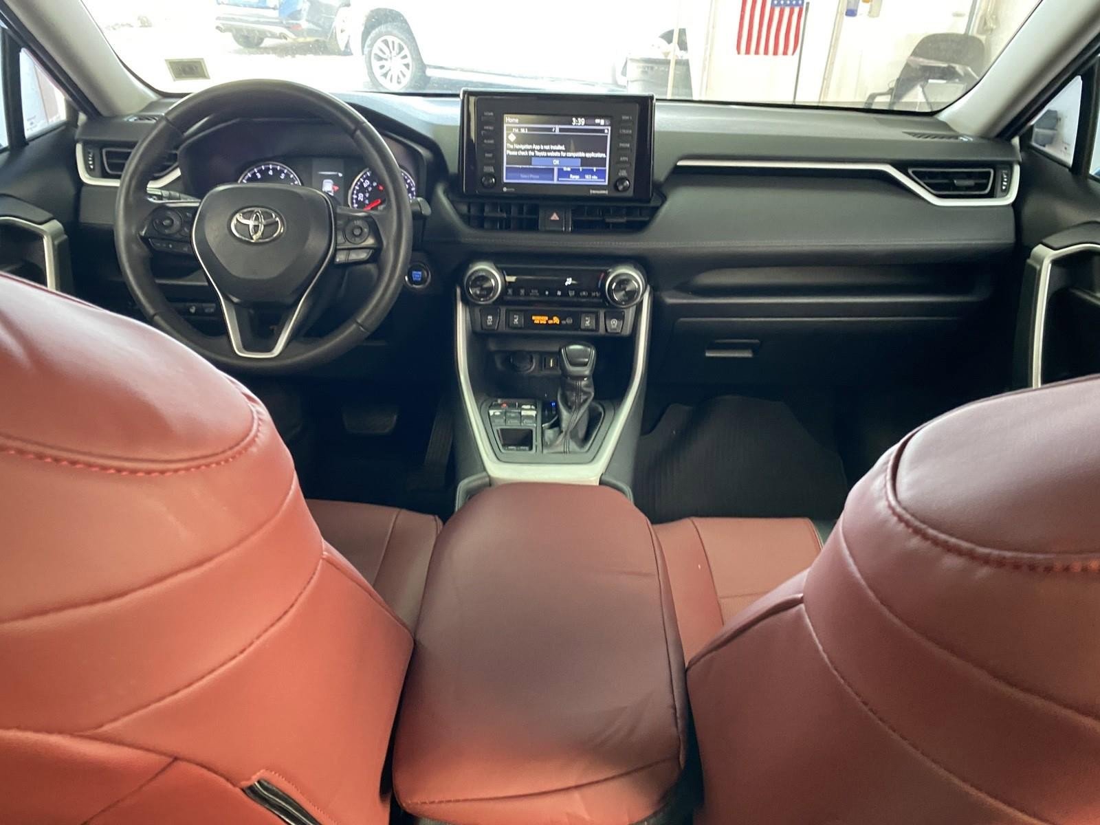 Used 2020 Toyota RAV4 XLE w/ Convenience Package AWD/4WD image 13
