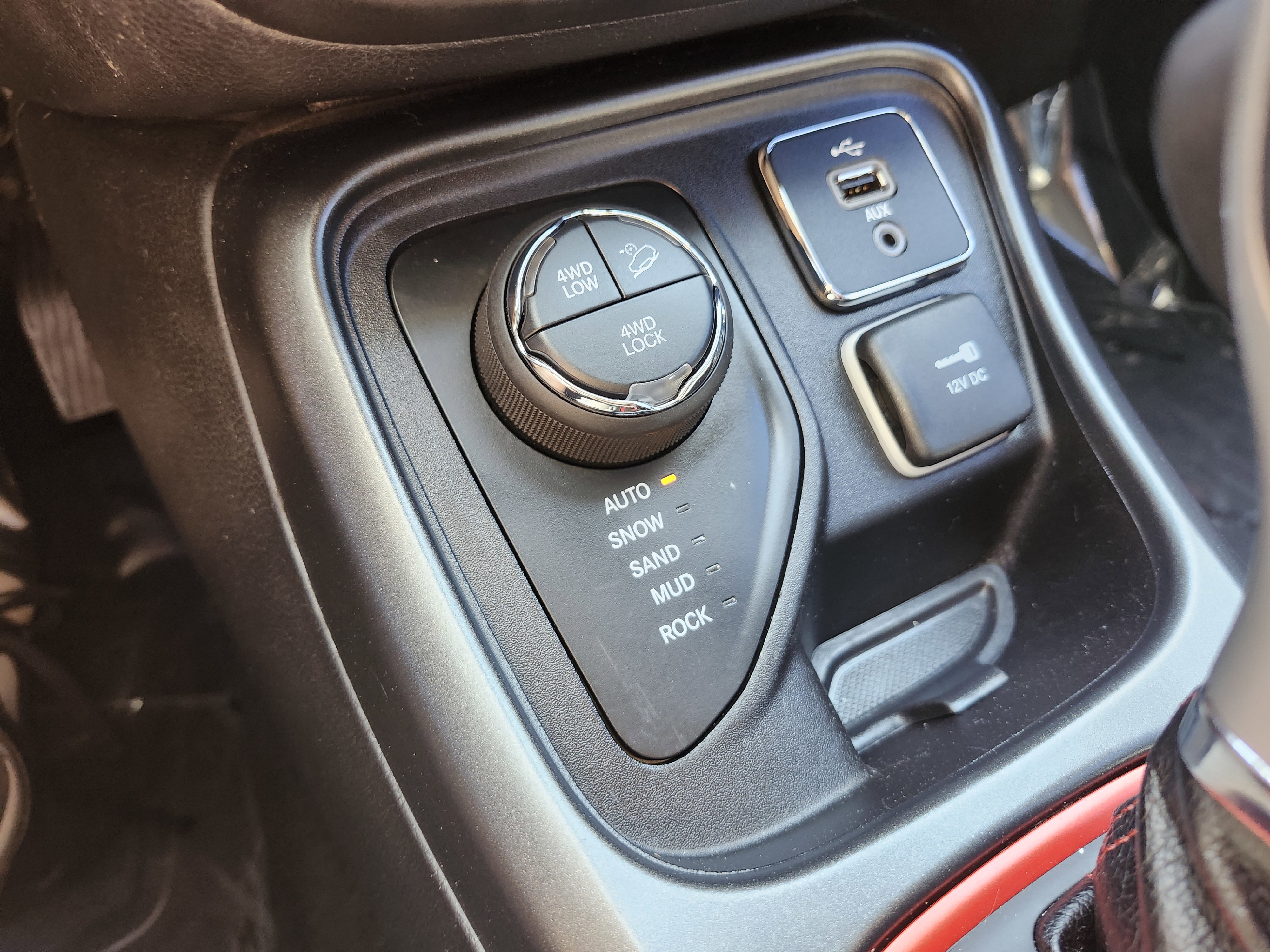 Used 2017 Jeep Compass Trailhawk w/ Leather Interior Group AWD/4WD image 34