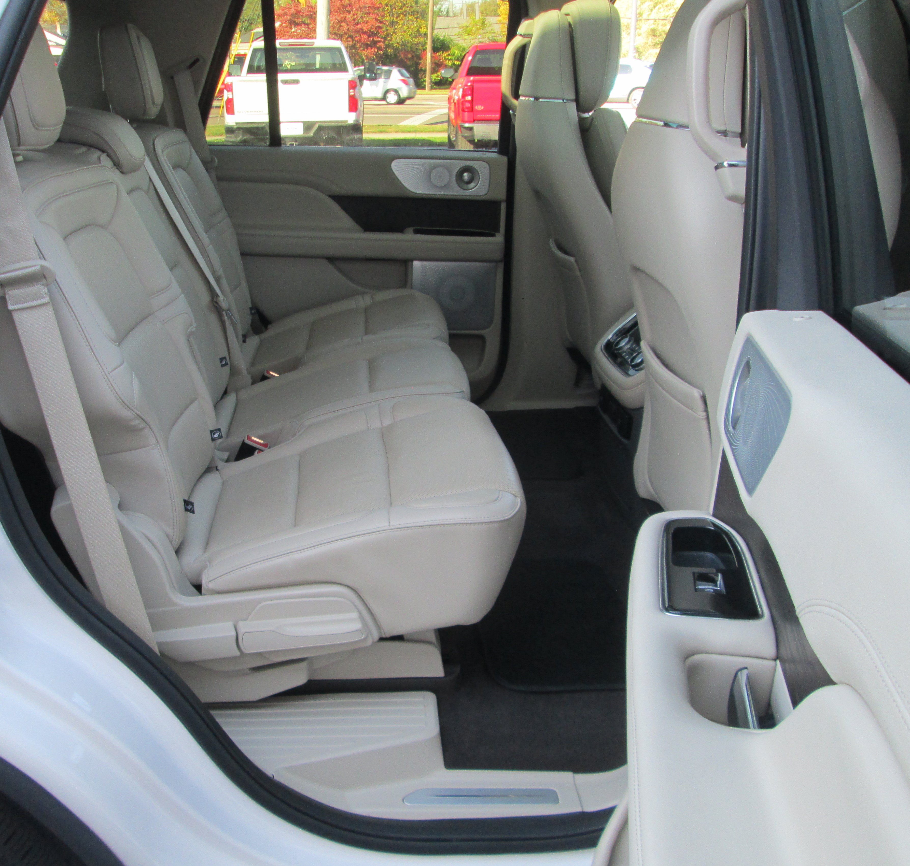 Used 2019 Lincoln Navigator Reserve AWD/4WD image 15