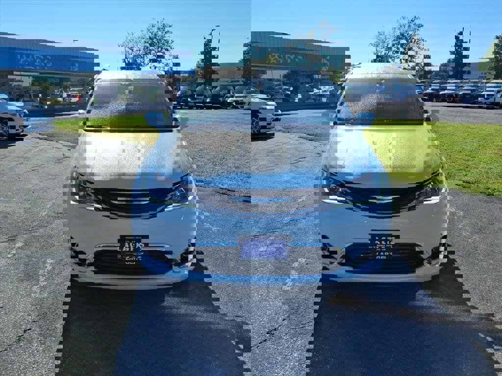 Used 2018 Chrysler Pacifica Touring-L image 17