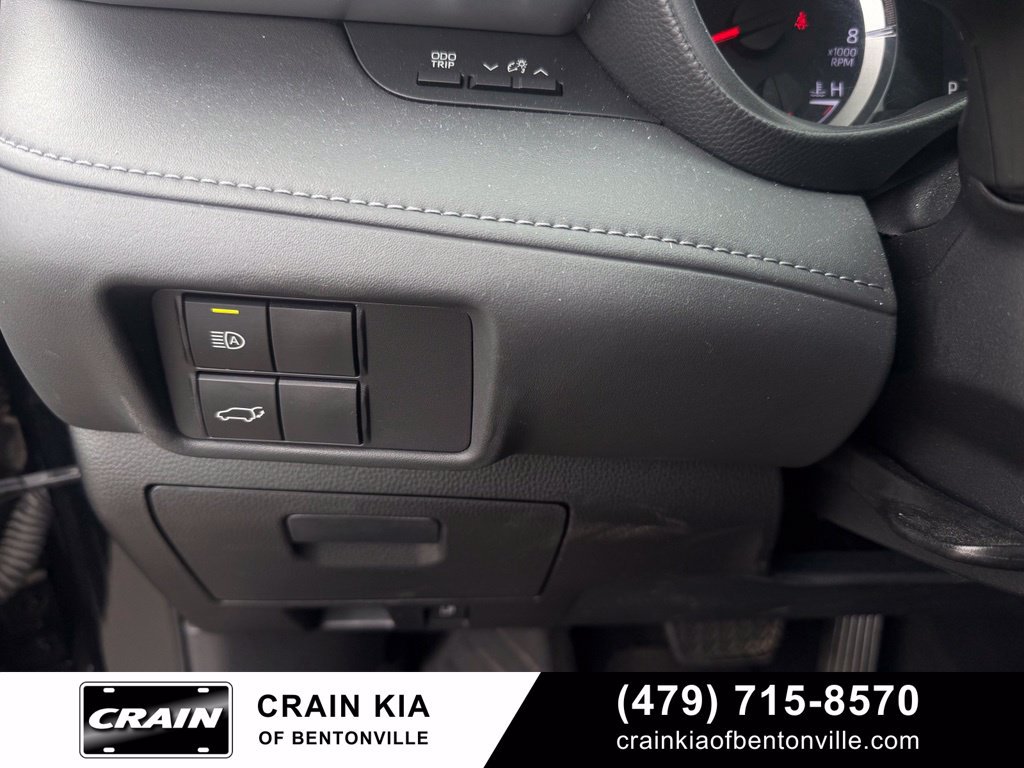 Used 2022 Toyota Highlander LE AWD/4WD image 12