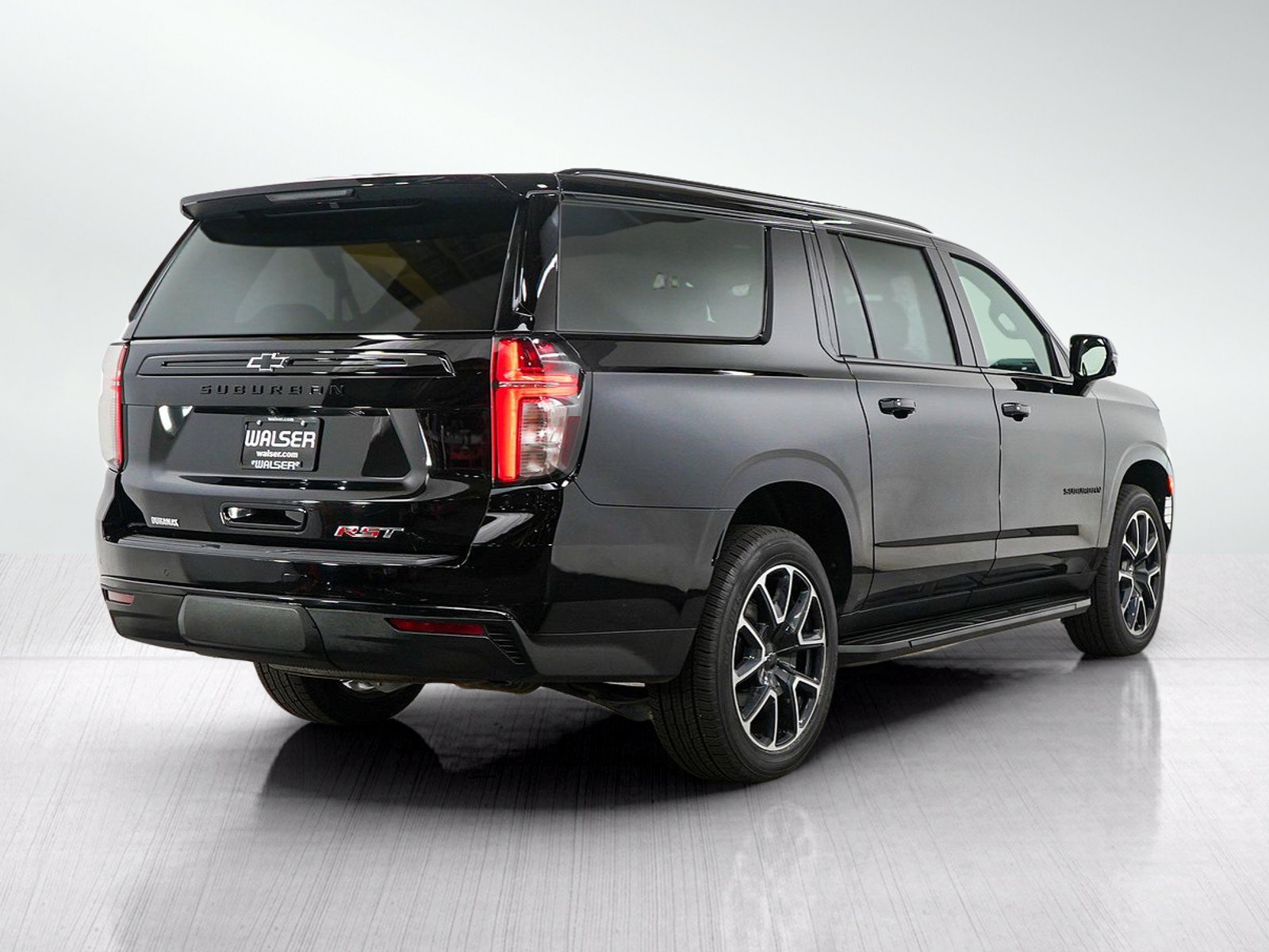 Used 2024 Chevrolet Suburban RST w/ Luxury Package AWD/4WD image 6
