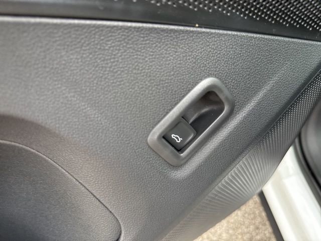 New 2026 Volkswagen Tiguan SE R-Line image 18