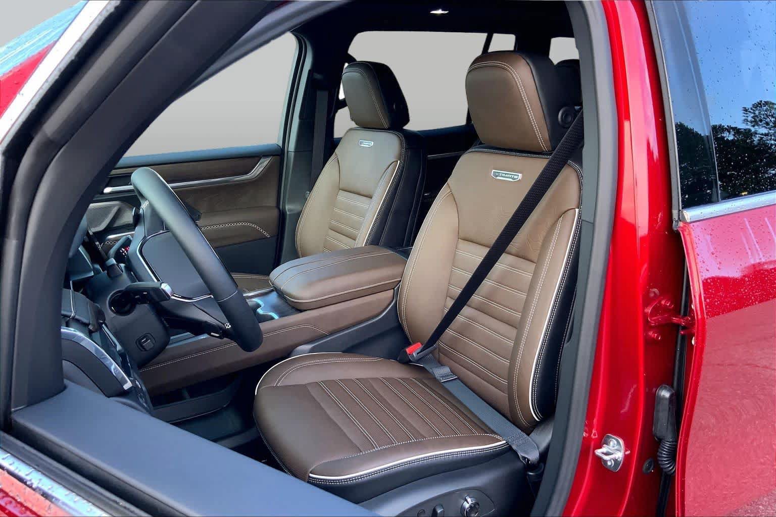 New 2027 GMC Acadia Denali Ultimate w/ LPO, Floor Liner Package FWD image 8