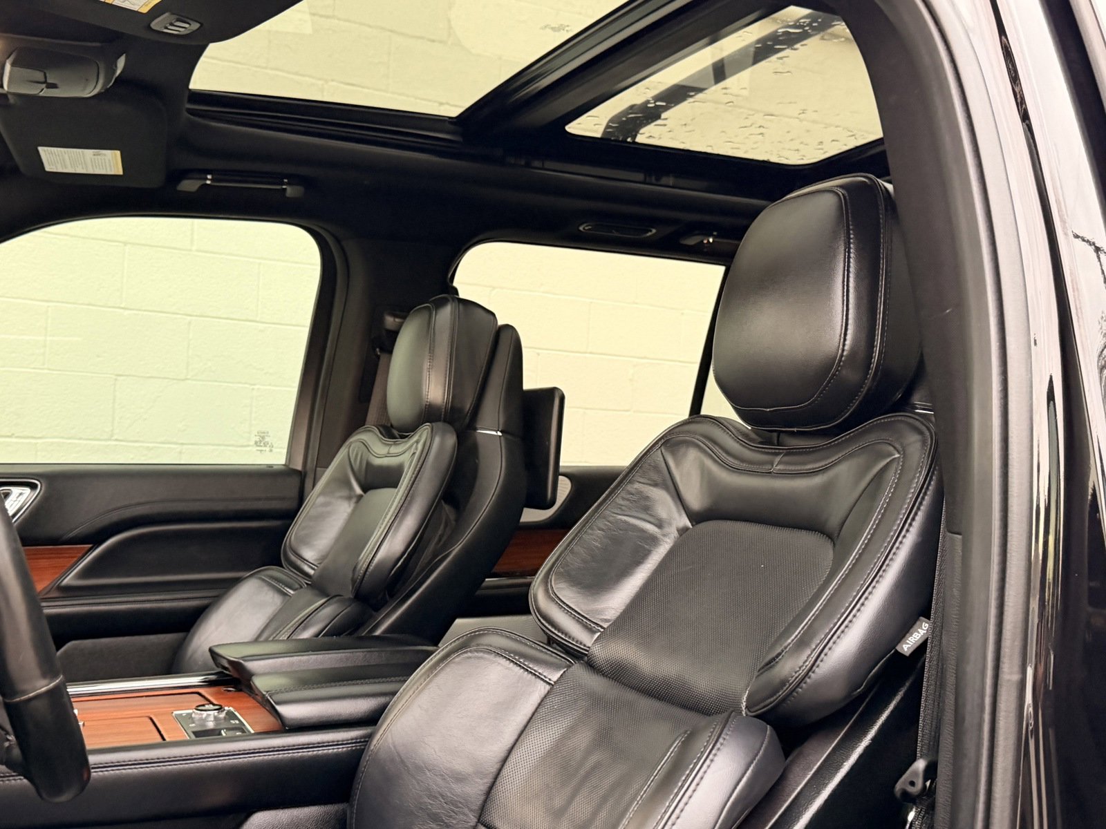 Used 2019 Lincoln Navigator Reserve image 13