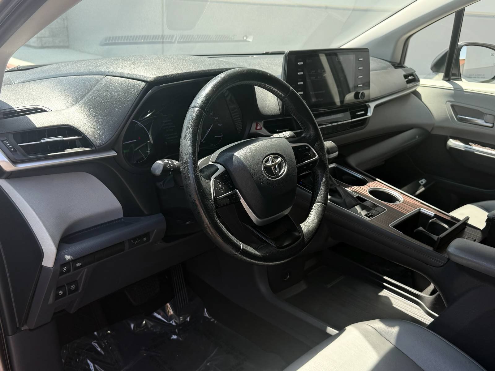 Used 2022 Toyota Sienna XLE FWD image 18