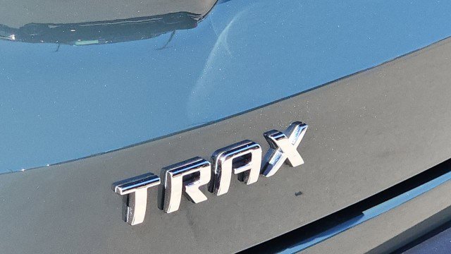 Used 2025 Chevrolet Trax LT w/ Sunroof Package FWD image 32