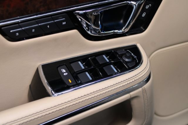 Used 2015 Jaguar XJ L Portfolio RWD image 13
