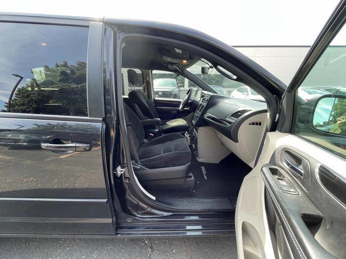 Used 2015 Dodge Grand Caravan SE FWD image 28