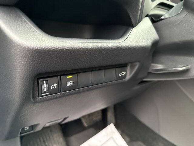 Used 2021 Toyota RAV4 XLE w/ Convenience Package AWD/4WD image 16