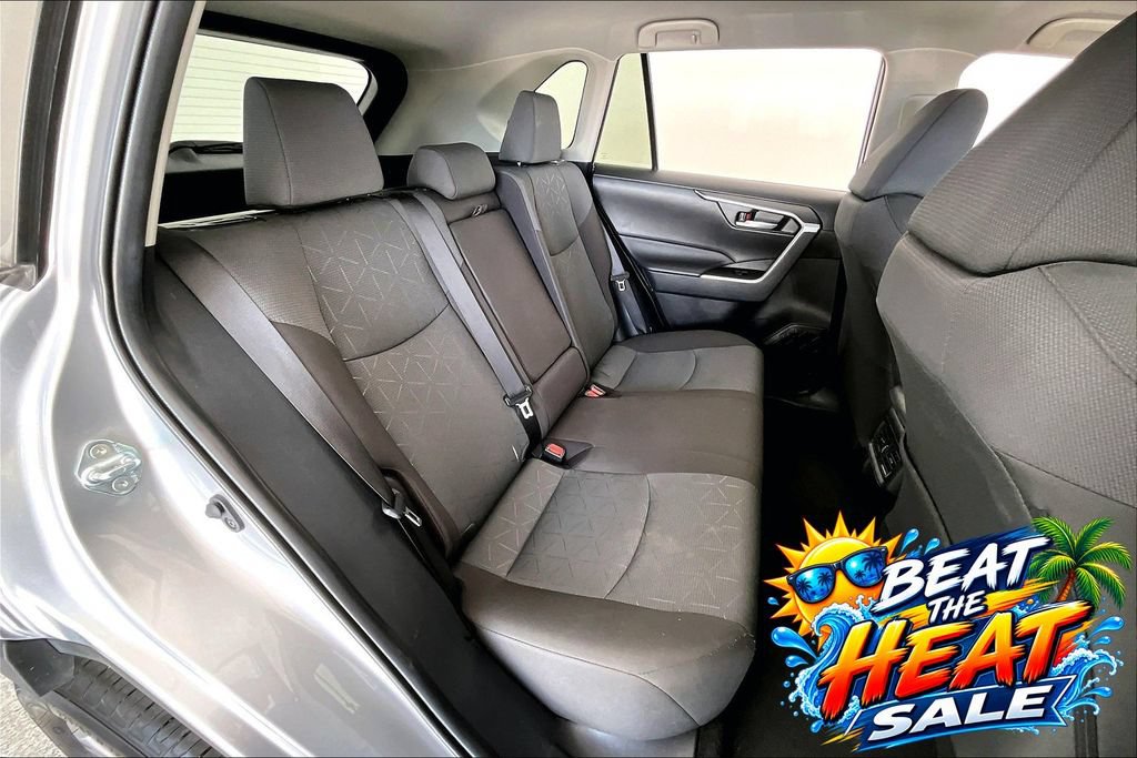 Used 2025 Toyota RAV4 XLE FWD image 33
