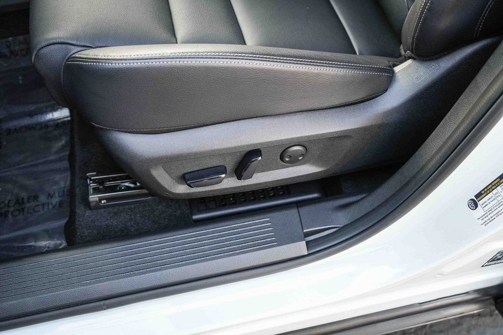 Used 2025 Nissan Rogue SL FWD image 20