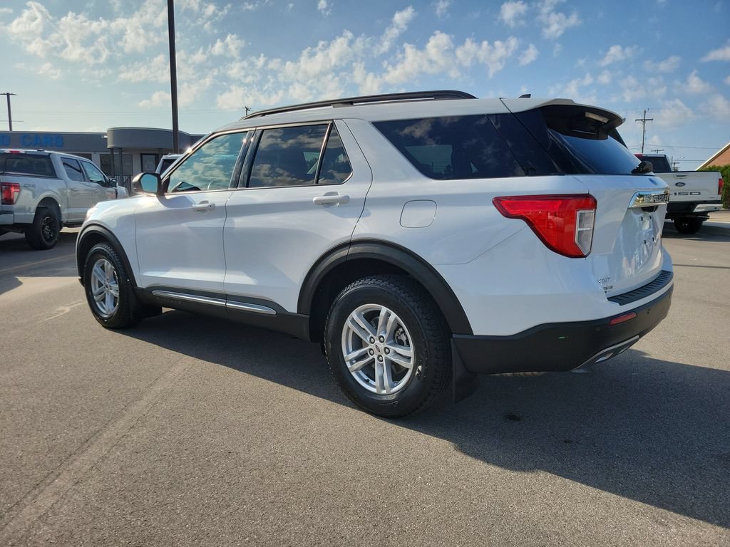 Certified 2021 Ford Explorer XLT w/ Equipment Group 202A AWD/4WD image 3