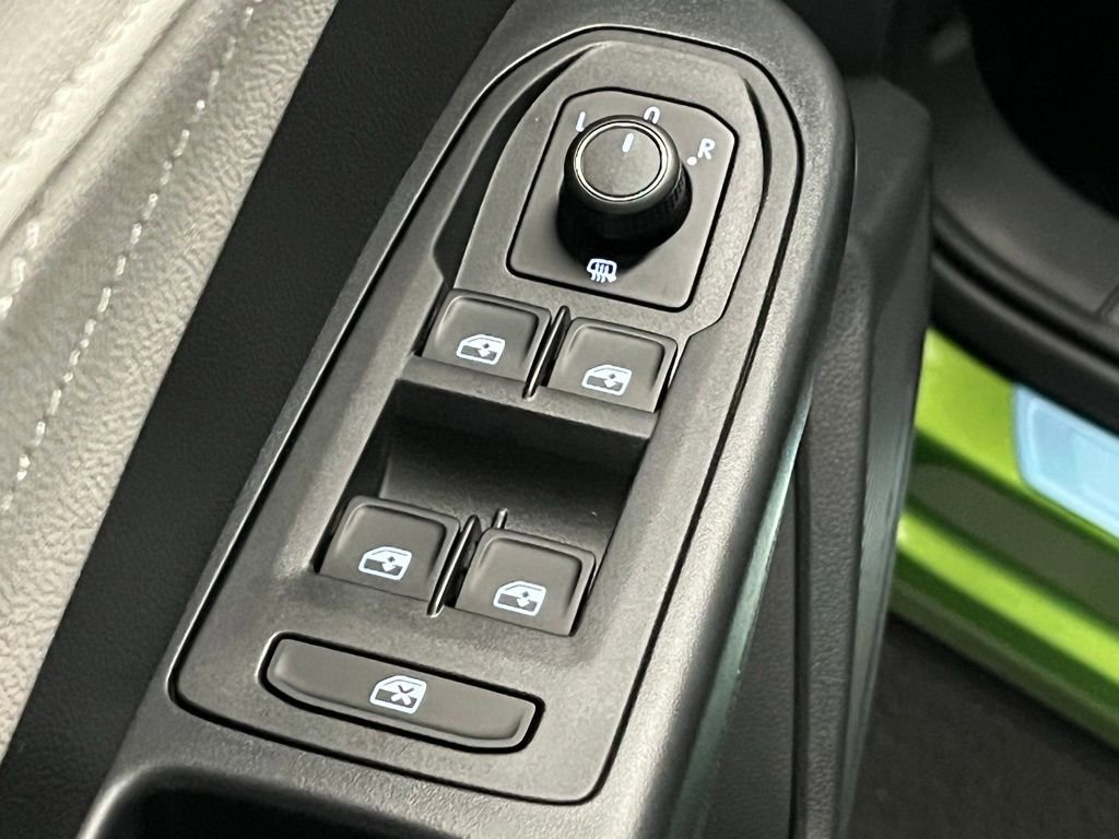 New 2025 Volkswagen Taos SEL image 17