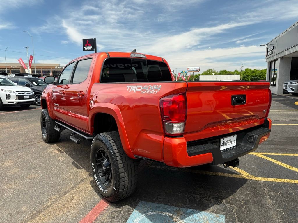 Used 2017 Toyota Tacoma TRD Sport w/ Tow Package (A/T) image 9