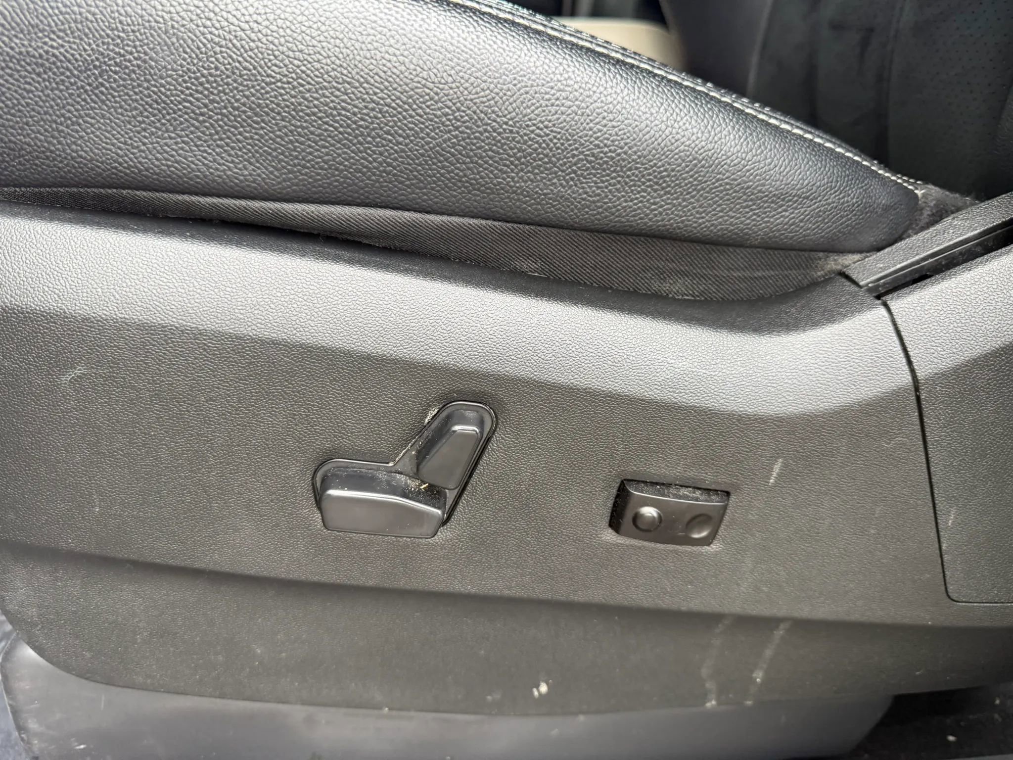 Used 2018 Dodge Grand Caravan SXT FWD image 36