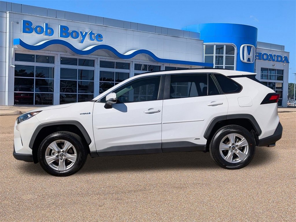 Used 2021 Toyota RAV4 XLE image 2