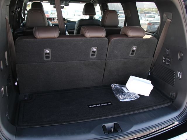 Certified 2025 Nissan Armada Platinum Reserve AWD/4WD image 12