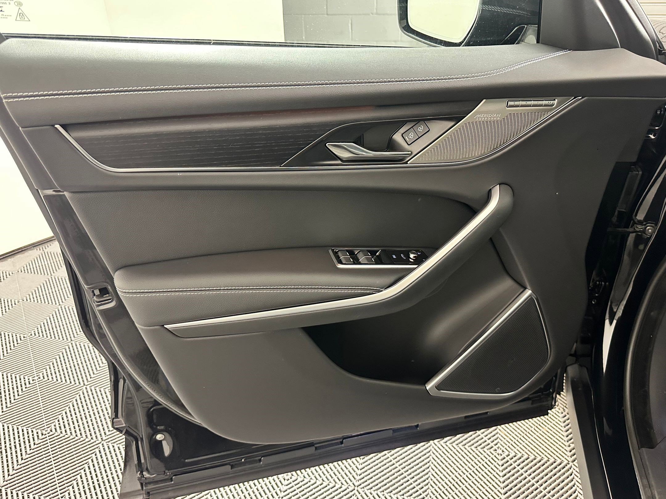 New 2026 Jaguar F-PACE R-Dynamic S image 18