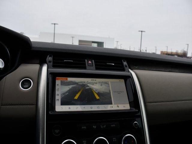 Used 2017 Land Rover Discovery HSE image 13